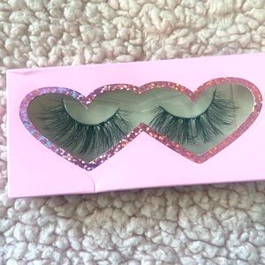 Eyelashes - Mink Lashes w/ a soft & fluffy feel
